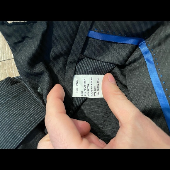 Kenneth Cole Reaction Suit 38R Blazer 40S Pants Dark Navy with Grey Pinstripes - Picture 5 of 5